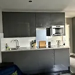The One-Bedroom Central Brighton Retreat
