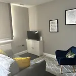The One-Bedroom Central Brighton Retreat